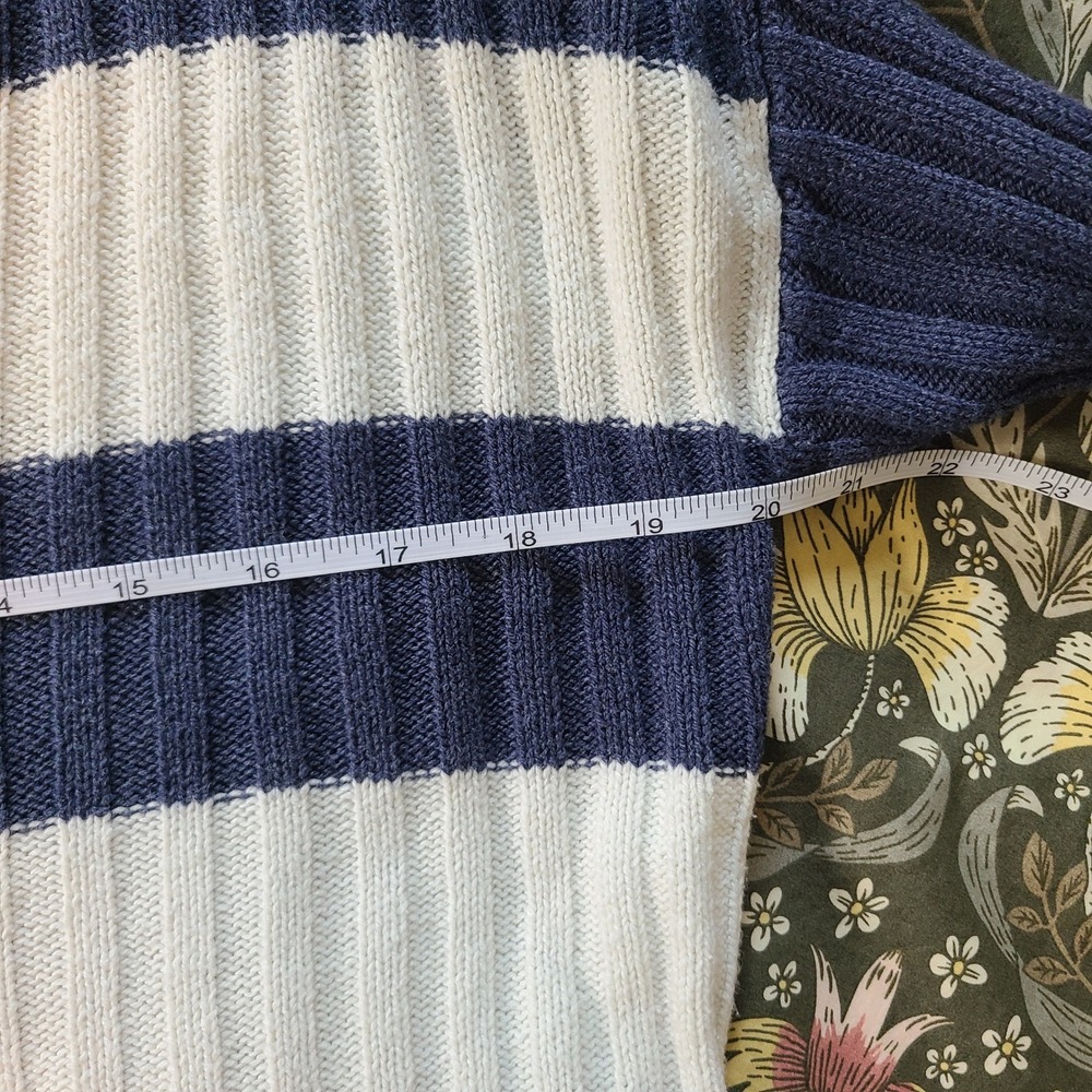 American Eagle Cropped Boxy Cardigan Women XS Blue White Striped Ribbed Knit - Picture 9 of 11
